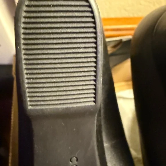 NIB Cole Haan Waterproof Black The Go-To Wedge Pumps size 8 - Picture 5 of 8